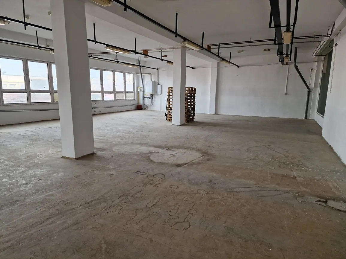 Pronájem výrobní haly, prostoru 298 m²